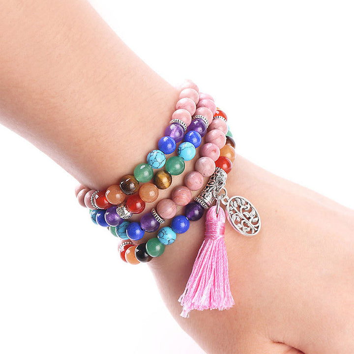 Mala Kristall – Heilung Energie Armband mit bunten Steinen und rosa Quaste.