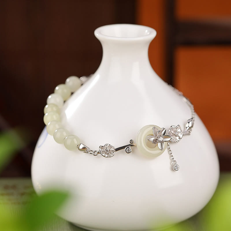 Jade Lotus Armband 925 Silber mit Perlen elegantes Glücksarmband displayed