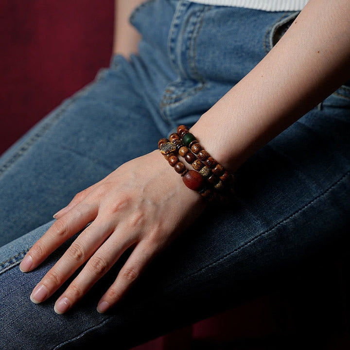 Armband Achat Bodhi – Wohlstand braune Perlen Handgelenk getragen elegant