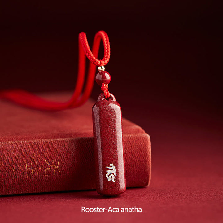 Anhänger Zinnober Geburts-Buddha – Schutz & Glück Rot / Rooster-Acalanatha
