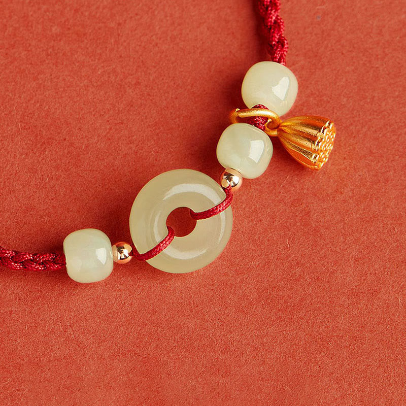 Armband Jade Lotus Wohlstand Frieden creme Naturstein Flachaufnahme rot