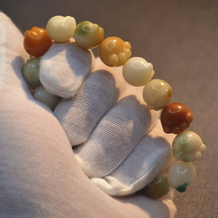 Bodhi Armband mit bunten Perlen am Handgelenk getragen Harmonie