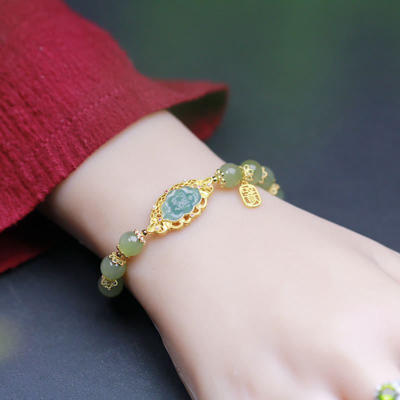 Jade Lotus Armband 925 Silber grüne Steine Gold elegant Handgelenk getragen