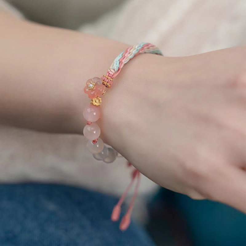 Armband Achat Pfirsichblüte am Handgelenk rosafarbene Natursteine Glück Wohlstand