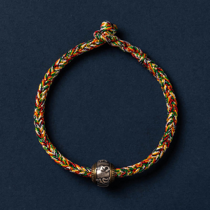 Farbiges Seilarmbad mit silbernem Om Mani Padme Hum Anhänger Schutz.