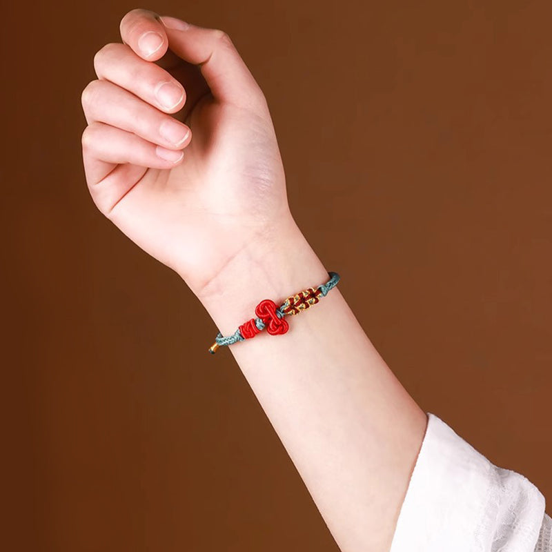 Armband – Glück & Stärke & Balance rotes Perlen elastisch Handgelenk getragen