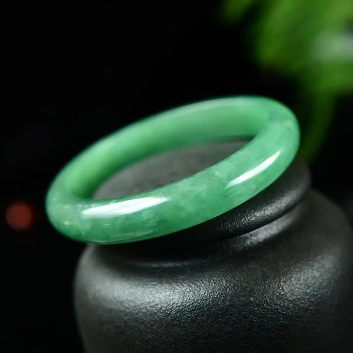 Grünes Jade Armband auf schwarzem Stein Armband Jade – Schutz & Heilung