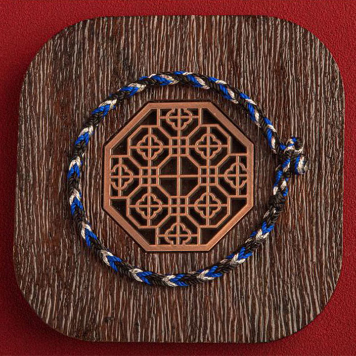 Armband Mehrfarbig Glücksband auf Holz blau weiß Glück Wohlstand