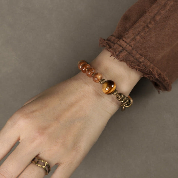 Armband Tigerauge Obsidian mit braunen Perlen Naturstein elastisch getragen