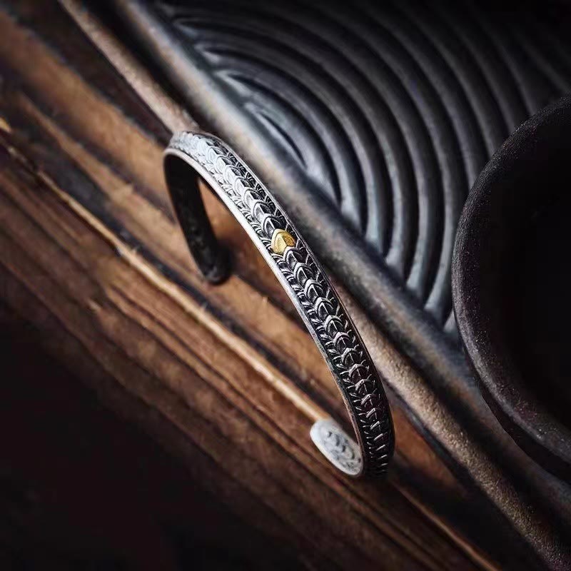 Silbernes Drachen-Armband mit detailliertem Muster elegantes Glücksarmband Wohlstand