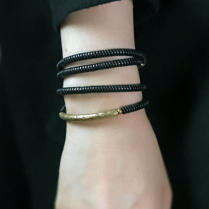 Armband Kupfer Ebenholz Balance elastisch schwarz am Handgelenk getragen