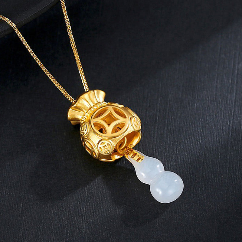 Goldene Kette Jade Glücksbeutel Gold Anhänger weißer Stein elegant.