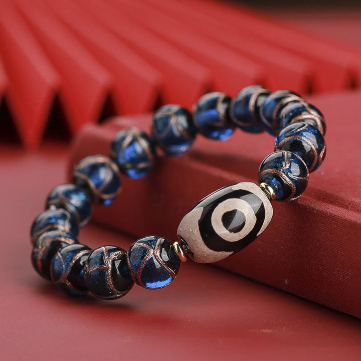 Armband – Wohlstand Balance mit blauen Steinen und silbernem Anhänger elegant.