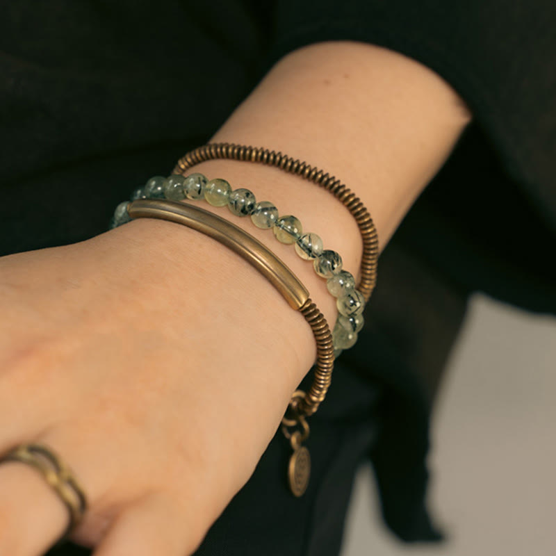 Armband Kupfer – Liebe mit grünen Kristallperlen elastisch getragen