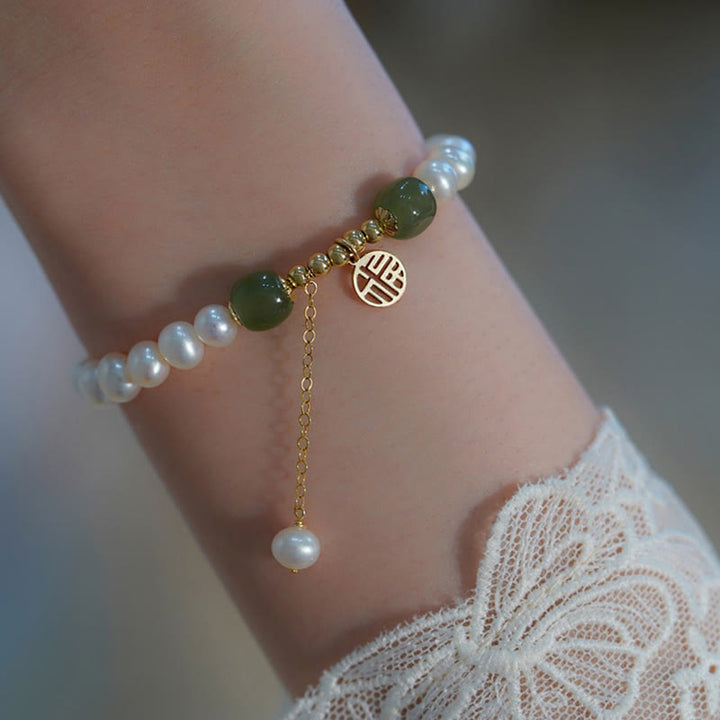 Armband Perle Jade – Glück mit grünen Steinen und Perlen elegant getragen
