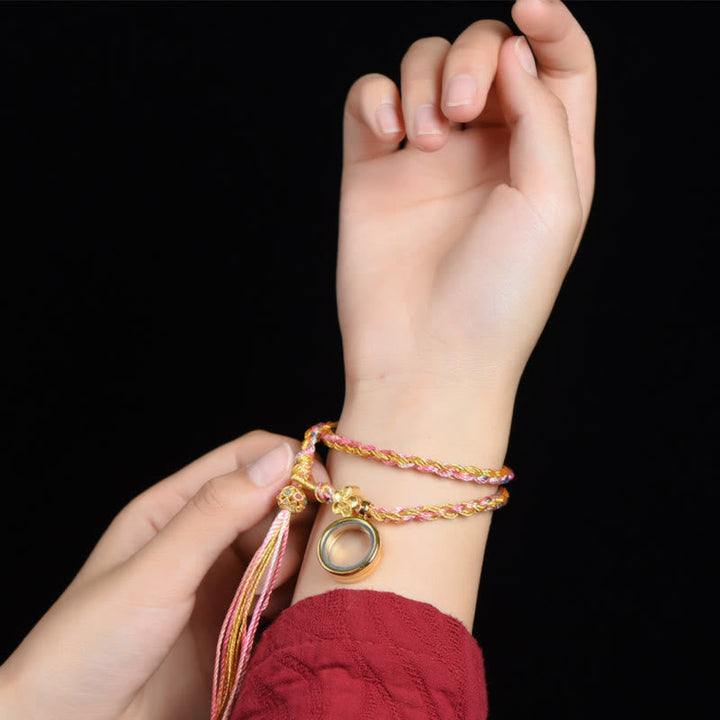 Tibetisches Glück Armband bunt am Handgelenk getragen elastisch