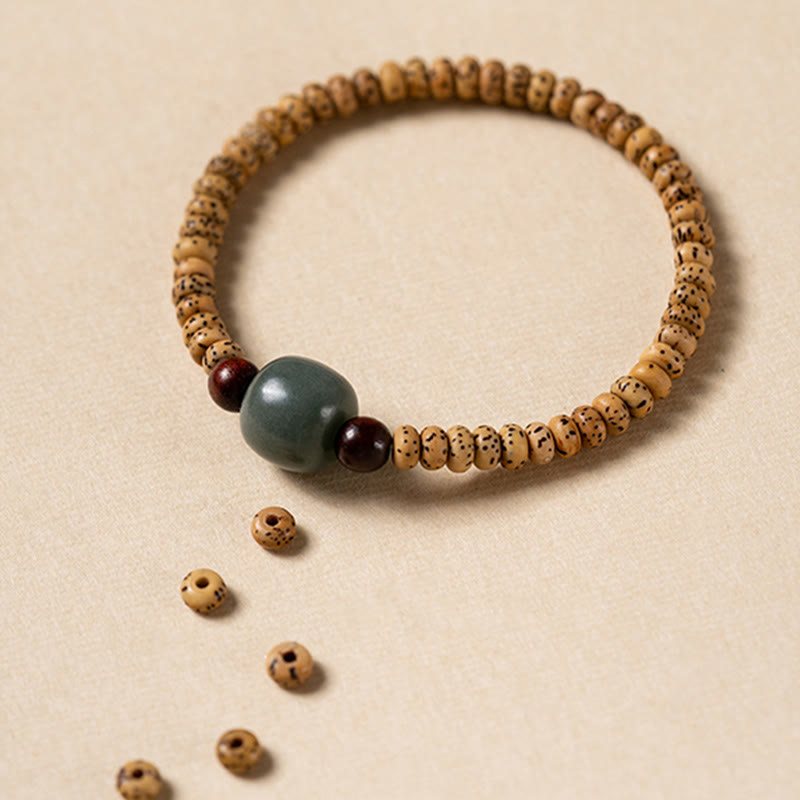 Armband Sandelholz Bodhi mit Jade und Granat Perlen elegante Handarbeit
