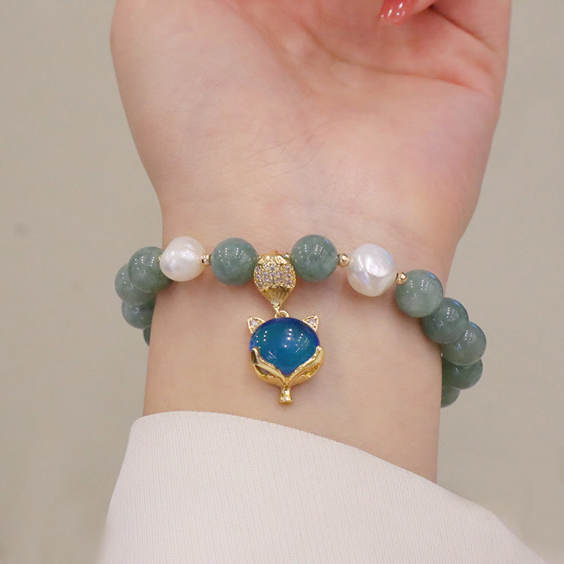 Armband Perle Jade Fuchs – Glück grüner Stein elastisch getragen