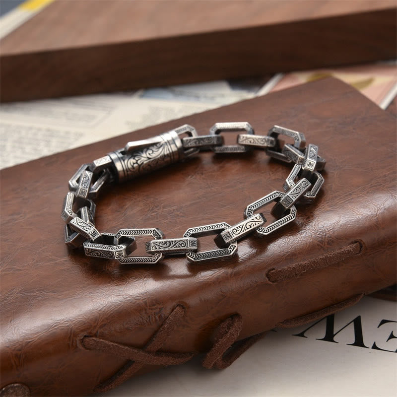 Silbernes Armband – Glück & Energie mit ornamentalen Gliedern auf Leder.