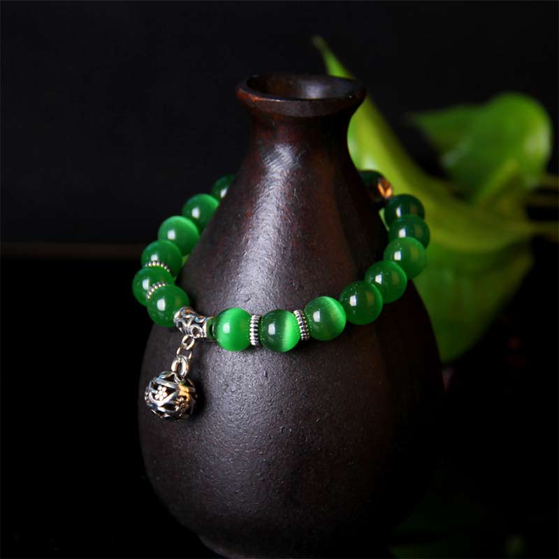 Grünes Jade Armband mit silbernem Katzen-Anhänger Glück