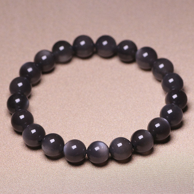 Schwarzes Mondstein Armband mit glänzenden Perlen elastisch getragen