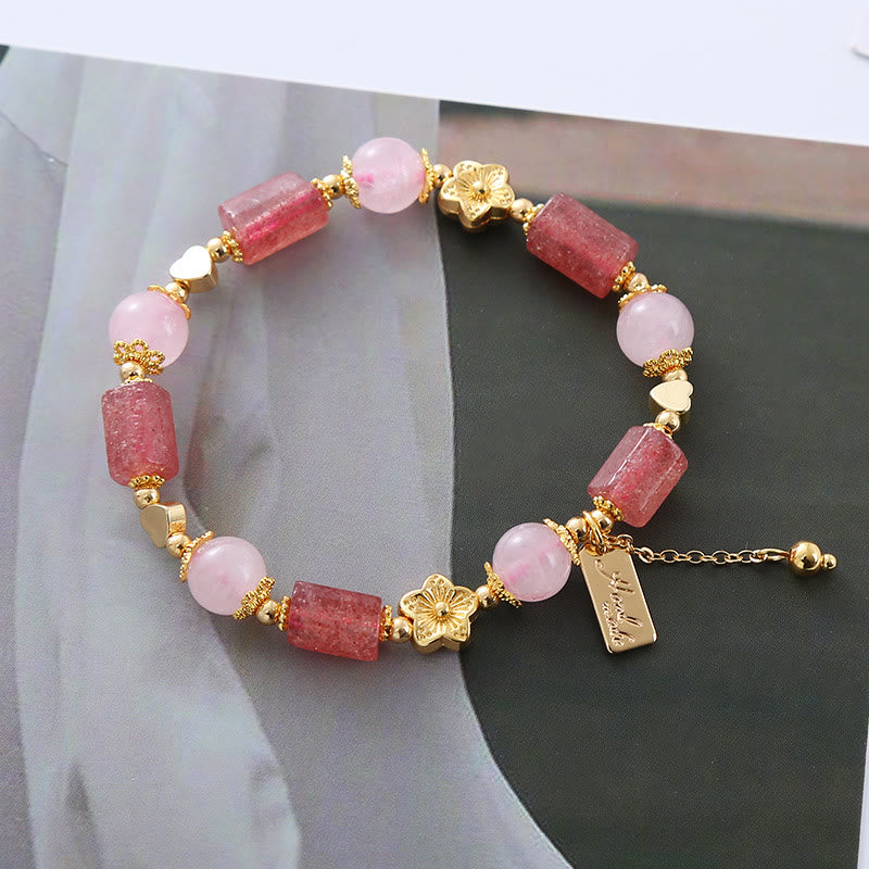 Armband Erdbeerquarz Kristall – Liebe Energie rosa Perlen goldene Blüten