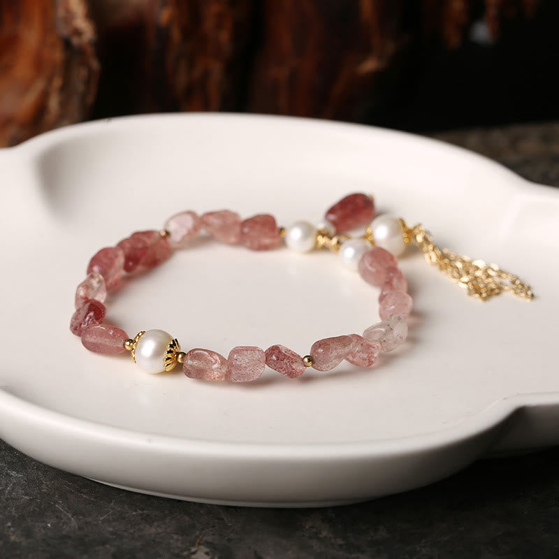 Armband Erdbeerquarz Perle Heilstein Roséquarz mit weißen Perlen elegant.