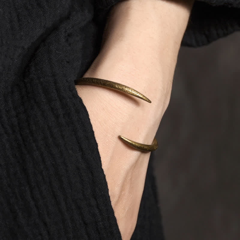 Kupfer Armband am Handgelenk getragen elegantes Design Glück Segen
