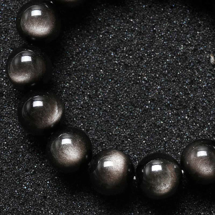 Obsidian Armband Silber Perlen schwarze glänzende Kugeln Nahaufnahme Schutz