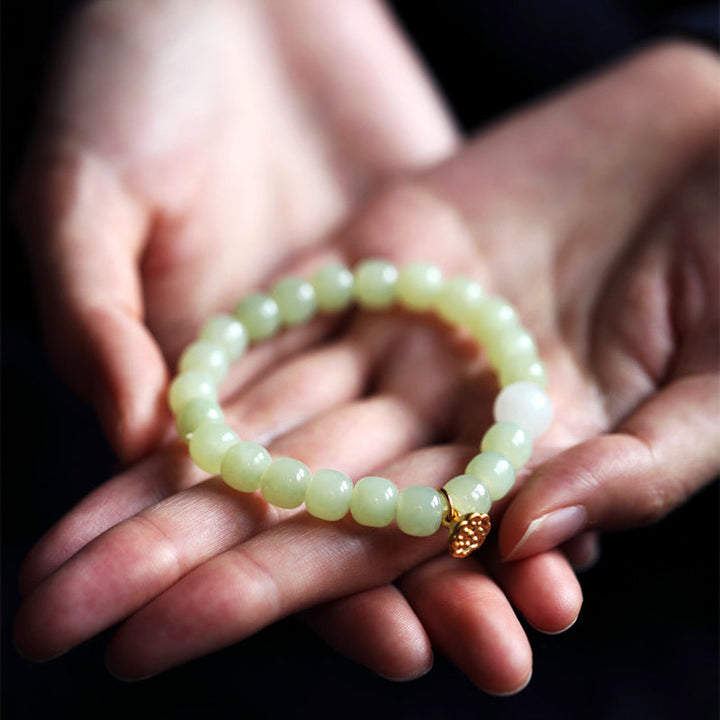 Jade Lotus Armband grüner Naturstein goldener Anhänger Handgelenk