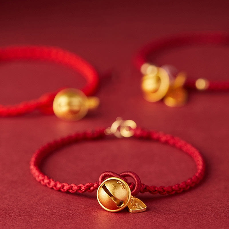 Rotes Armband Fu-Zeichen – Glück mit goldenem Anhänger elegant.