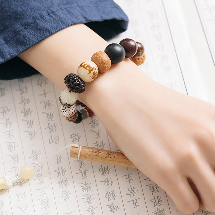 Armband Bodhi Lotus – Frieden mit natürlichen Holzperlen am Handgelenk
