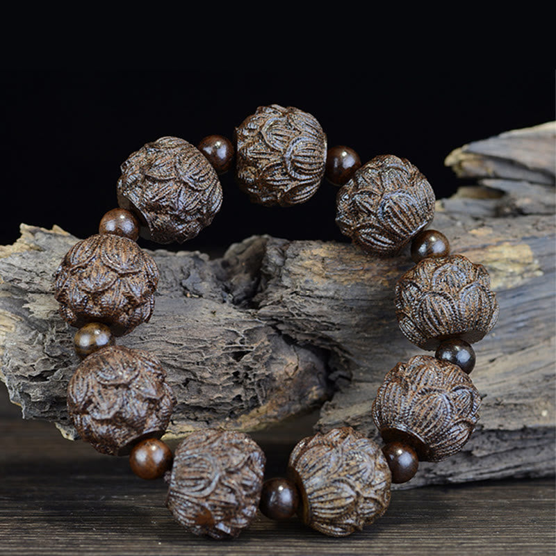 Armband Ebenholz Drachen – Balance mit geschnitzten Holzperlen elegant.