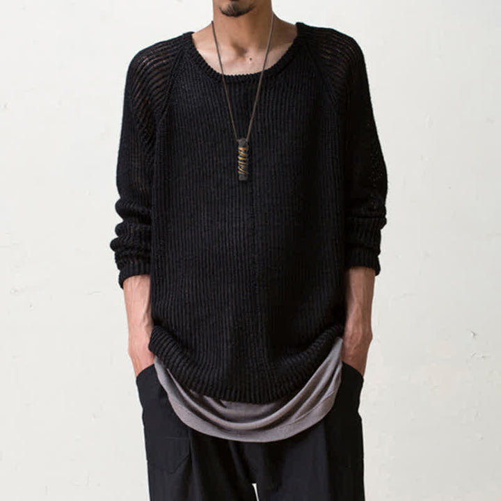 Kette Ebenholz Kupfer Buddha – Harmonie & Frieden – Bild 4 – Schwarzer Wollpullover mit grauem Unterhemd und langer Halskette getragen