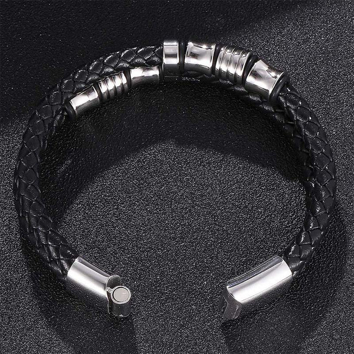 Schwarzes Leder Weave Armband mit silbernen Verschlüssen Flachaufnahme
