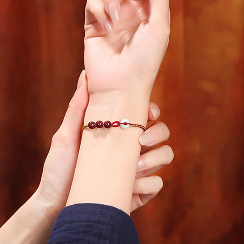 Armband Zinnober Jade – Frieden & Segen am Handgelenk eleganter Naturstein