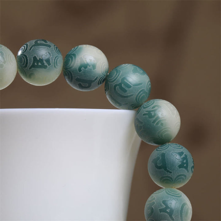 Bodhi Om Mani Padme Hum Armband grüne Perlen weißes Keramik Accessoire.