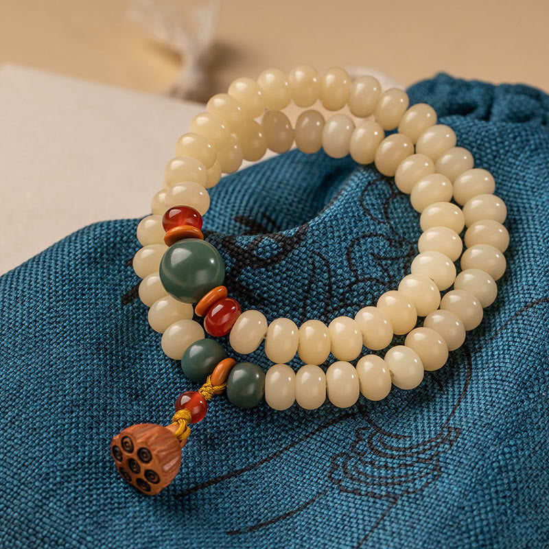 Bodhi Lotus Armband mit Perlen und grünem Stein elegantes Design.