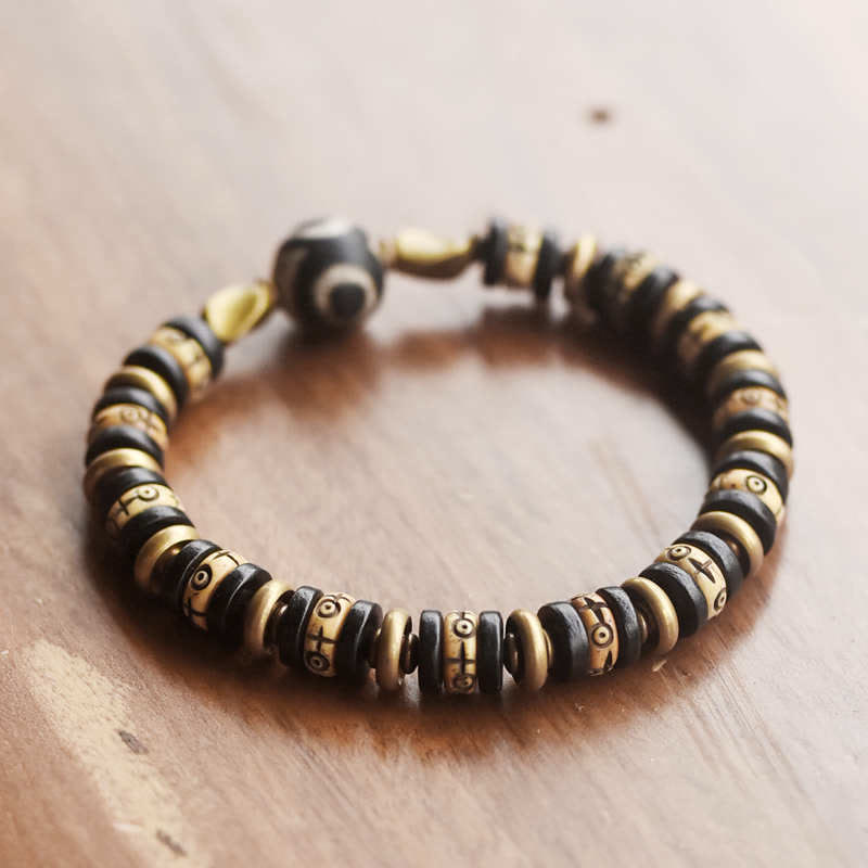 Armband Ebenholz Stärke Energie schwarze Perlen Gold elegant elastisch Handgelenk