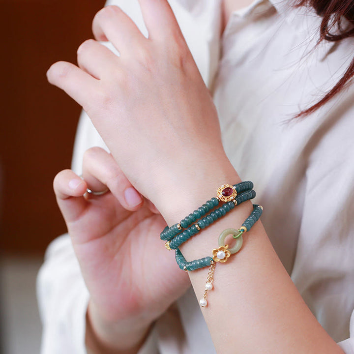 Cyan Jade Armband 925 Silber am Handgelenk getragen elegant