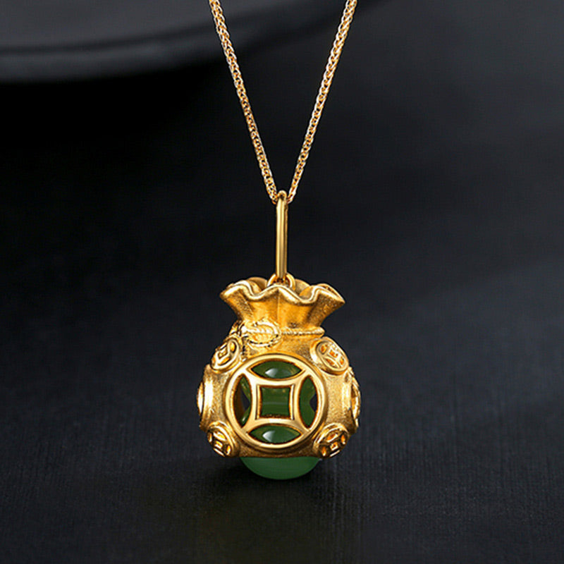 Goldene Jade Glücksbeutel Kette mit grünem Stein Anhänger elegant.