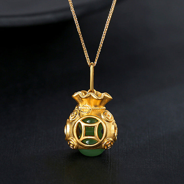 Goldene Jade Glücksbeutel Kette mit grünem Stein Anhänger elegant.