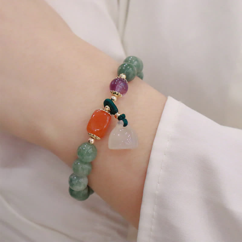 Armband Cyan Jade Amethyst Lotus Heilung Frieden am Handgelenk getragen