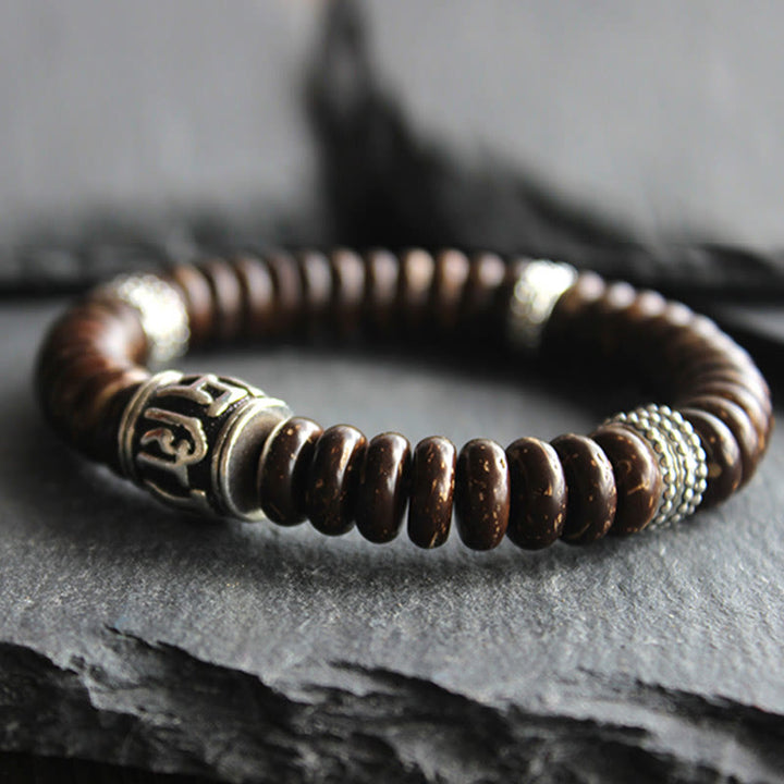 Armband Om Mani Padme Hum – Energie mit braunen Holzperlen und Metallverzierungen