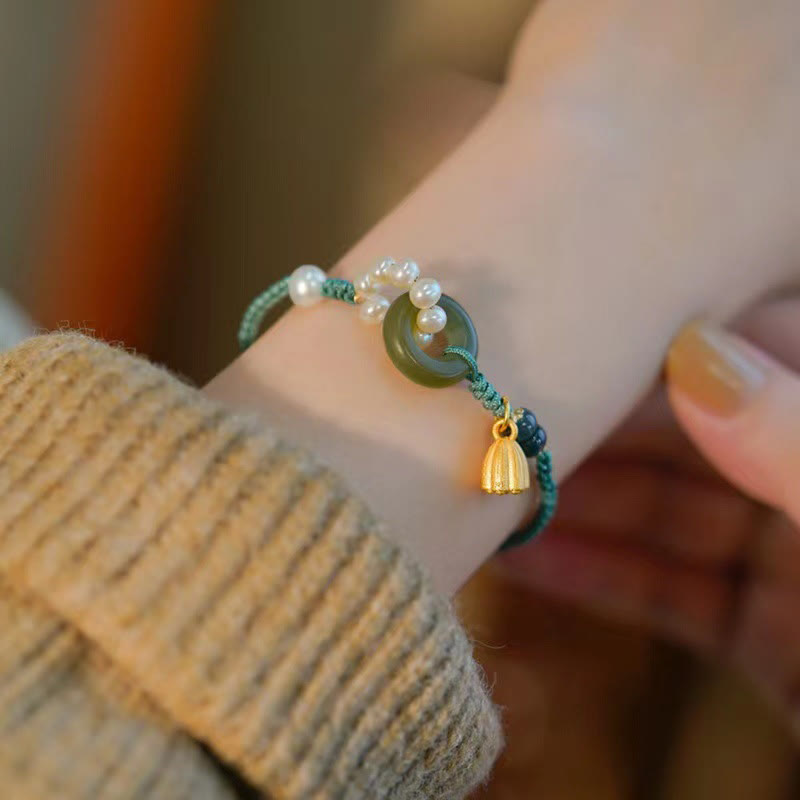 Armband Perle Jade – Glück & Frieden Energie am Handgelenk getragen grün gold