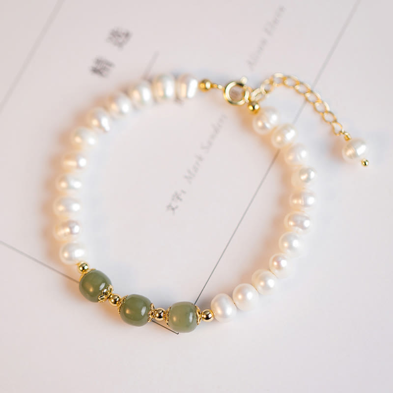 Armband Weiße Jade Cyan Jade Perlen goldene Verschlüsse elegant.