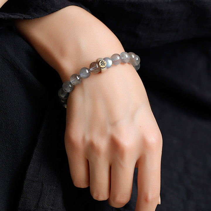 Mondstein Armband Chinesisches Tierkreis am Handgelenk grauer Naturstein elastisch