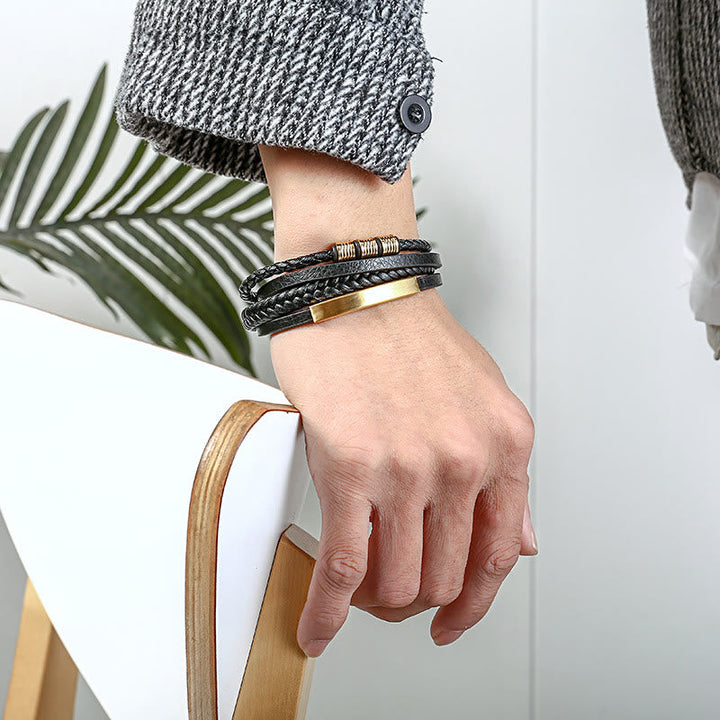 Armband Magnetisch – Balance schwarzes Lederarmband am Handgelenk getragen
