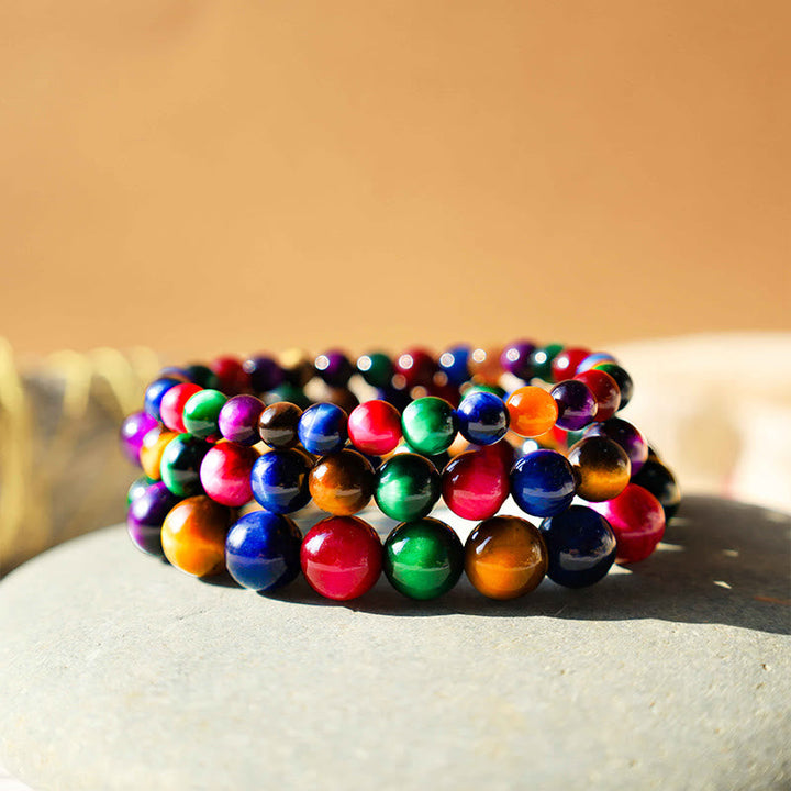 Mehrreihiges Armband Tigerauge – Mut bunte Perlen elastisch getragen.