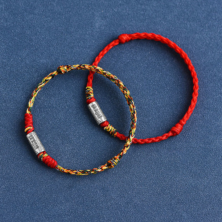 Rotes Armband 925 Silber – Schutz & Stärke Flatlays Nahaufnahme zwei Armbänder